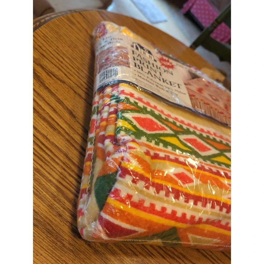 New Old Stock Vintage Fashion Print Blanket Inca Full/Twin 72